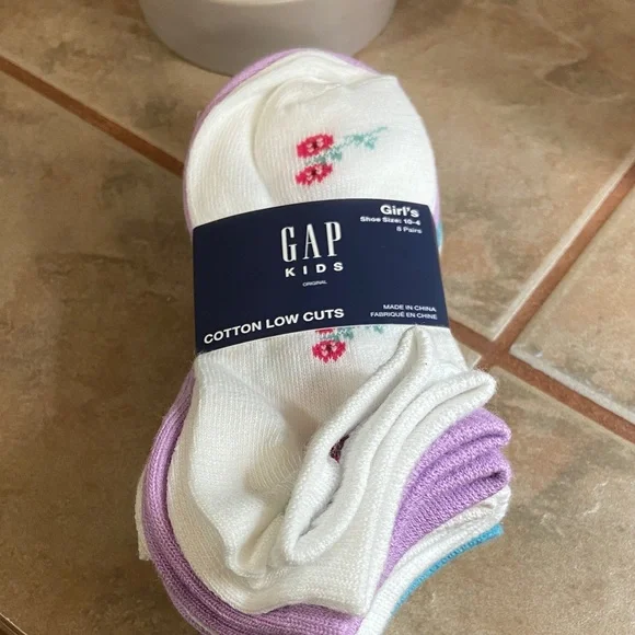 5 for $25 GAP Kids White and Purple Low Cut Socks - Picture 1 of 5